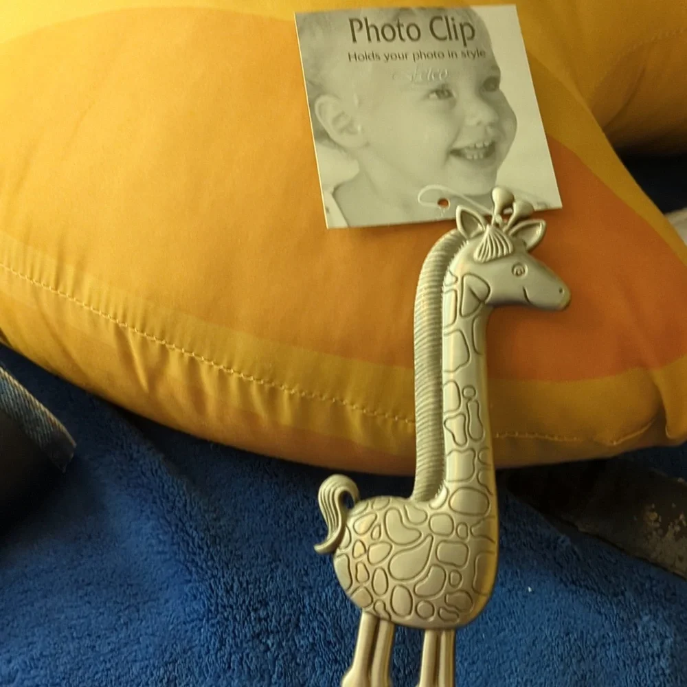 Silver Giraffe Figurine Photo Clip New. NWOT . SALE